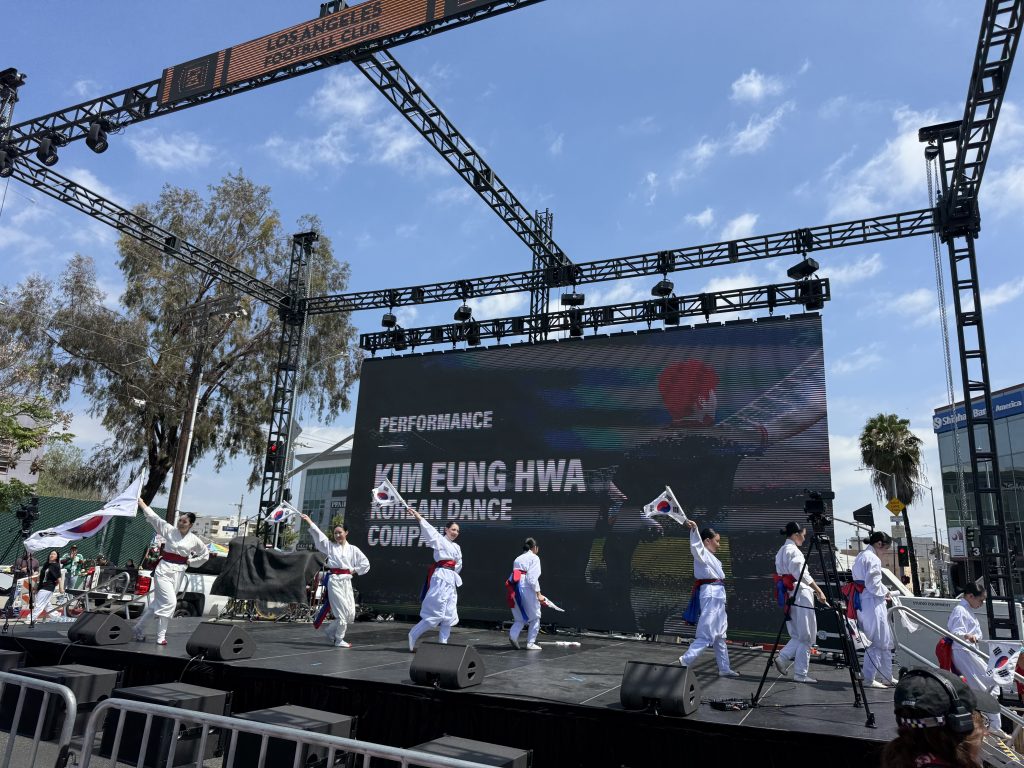 Kim Eung Hwa Korean Dance Company performing with Taegeukgi flags